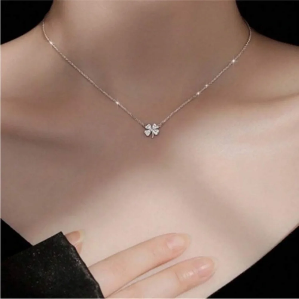 Clover silver necklace